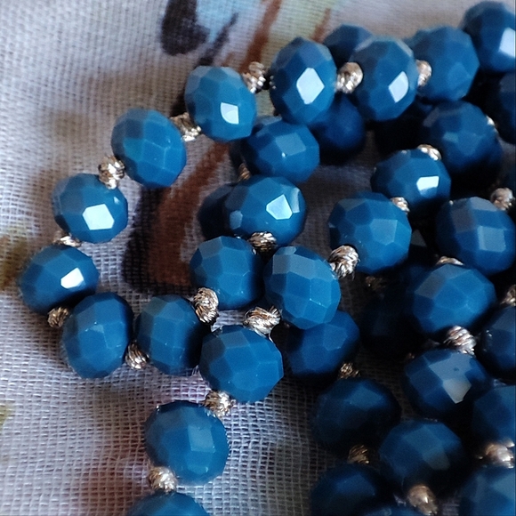 Long Faceted Cornflower Glass Knotted Pullover Vintage Necklace EUC - Picture 1 of 6